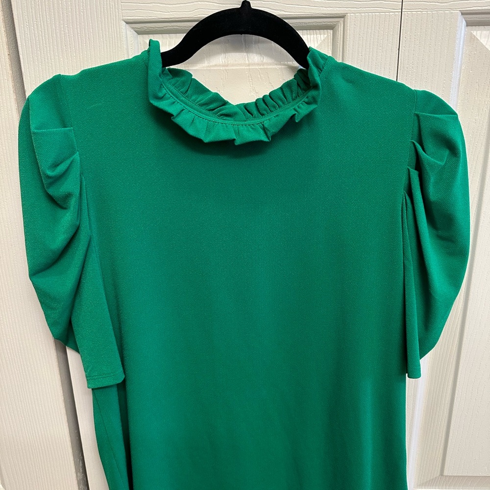 Cece green short sleeved blouse. Size M.
